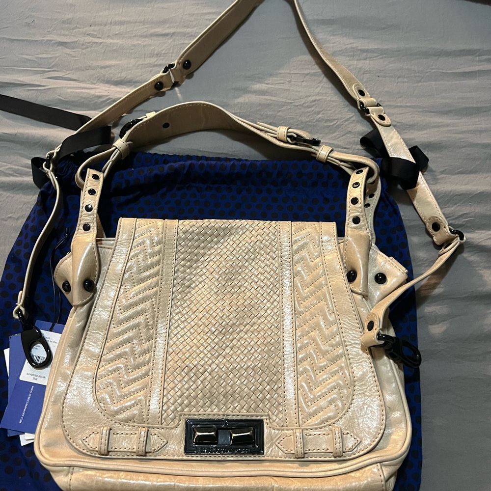 Handbag - Picture 2 of 5